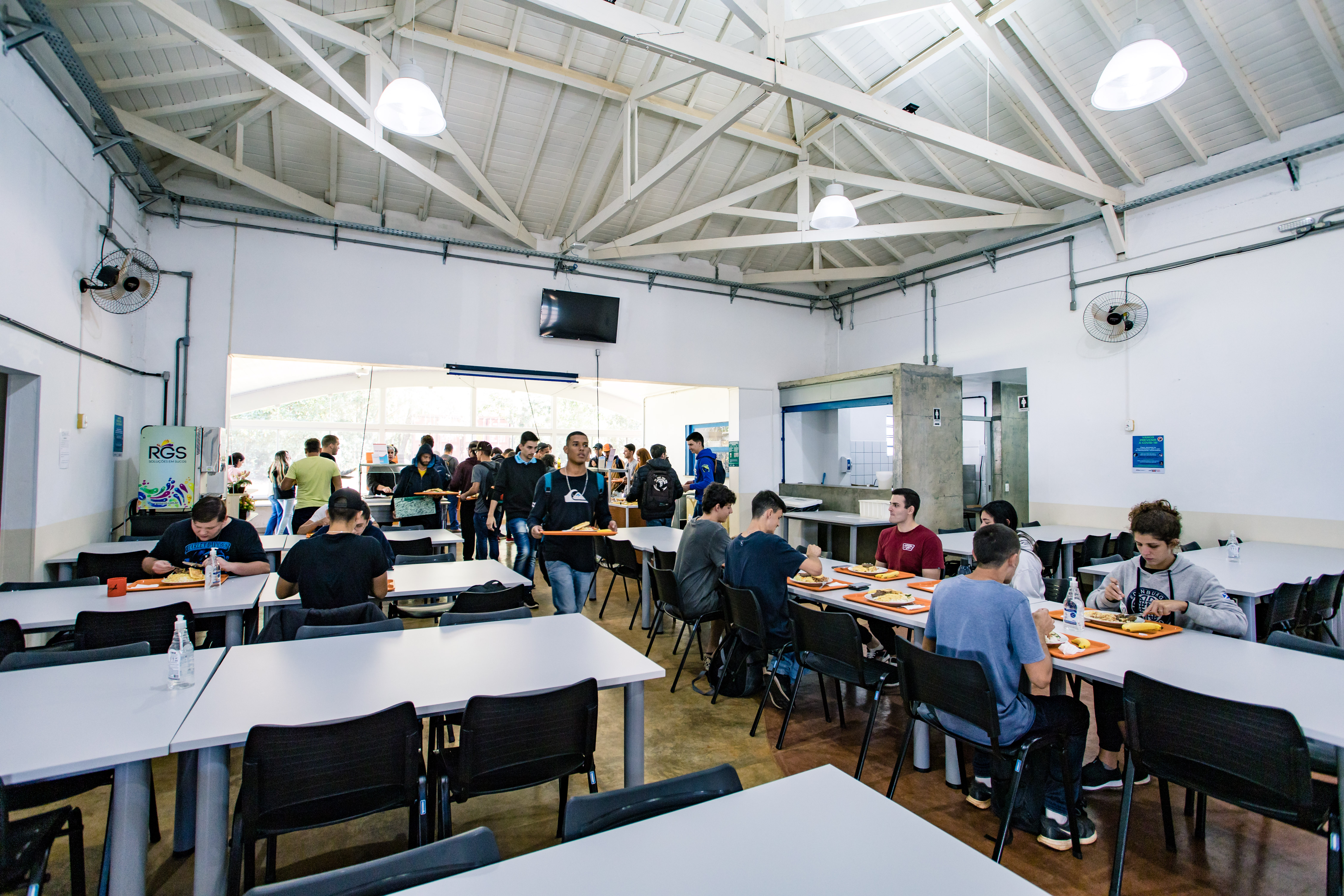 Foto do restaurante universitário.