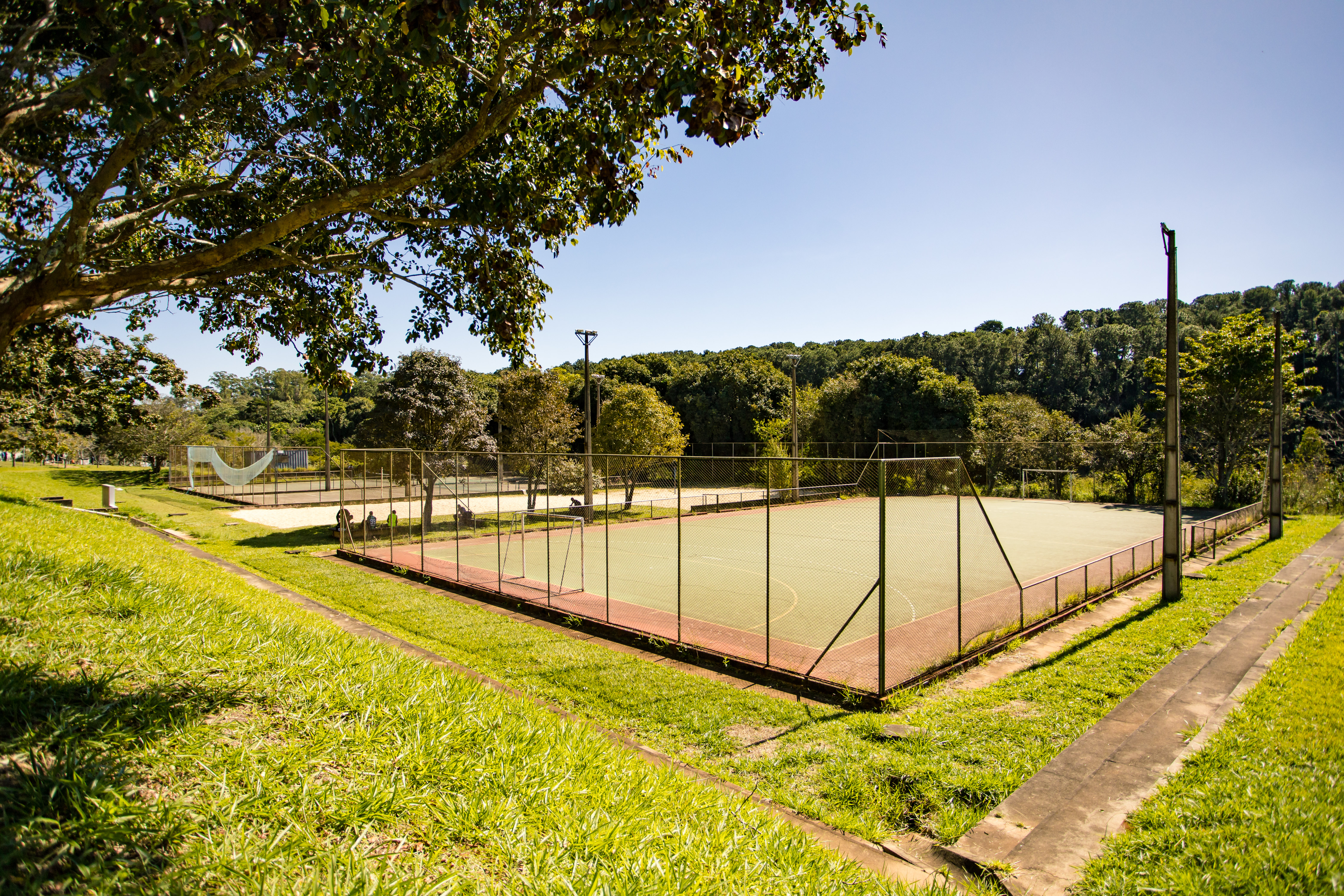 Foto das quadras poliesportivas.