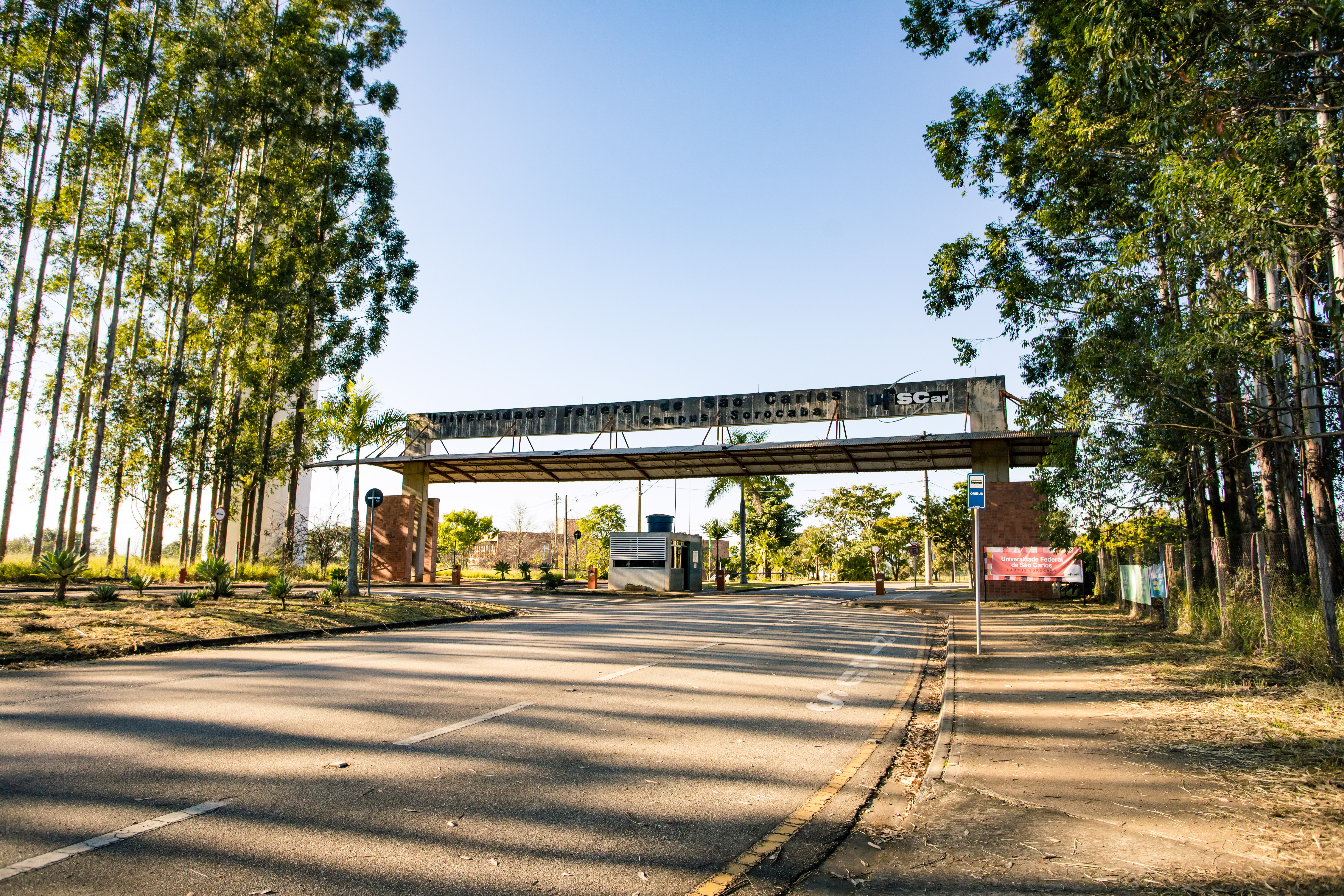Foto da entrada do campus Sorocaba.